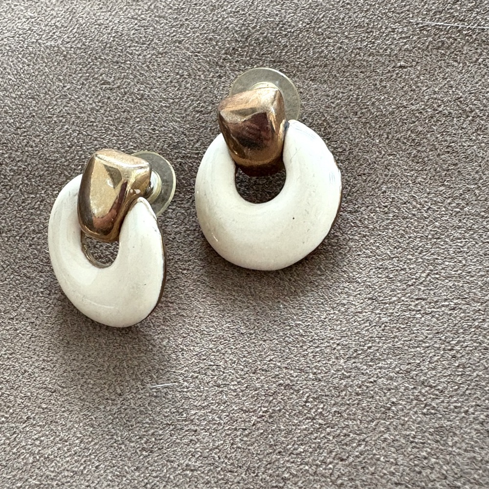 Vintage  White & Gold Metal Door knocker Earrings New/ Pierced